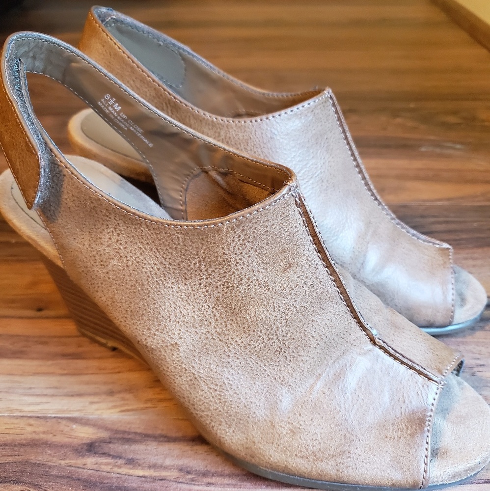 Aerosoles peep toe wedges